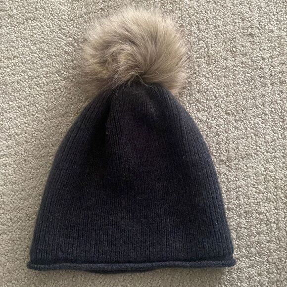 ⭐️HOST PICK⭐️ Main Character Grey Elana Beanie - Picture 3 of 6